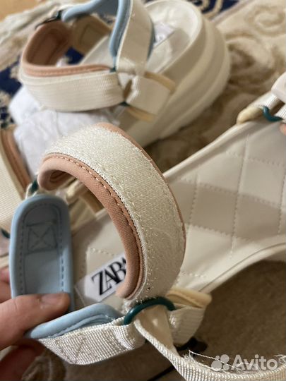 Босоножки Zara