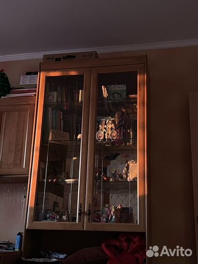 Сервант (возможно отдельно купить шкафчик)