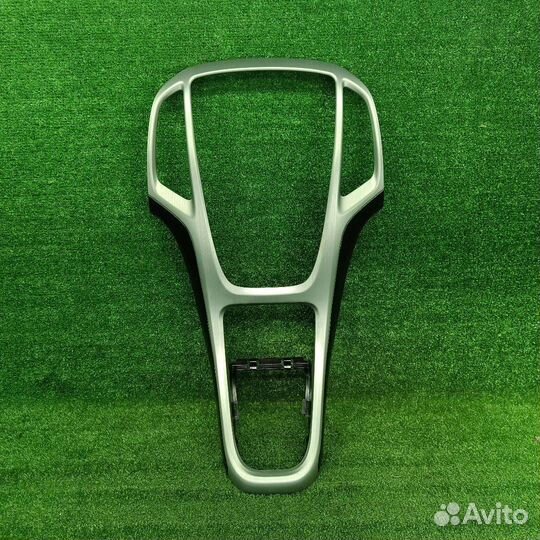 Декоративная накладка торпедо Opel Astra J GTC