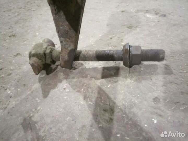 Болт тросиона Volkswagen Transporter Caravelle Т4