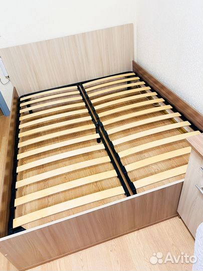 Кровать с матрасом 160/200