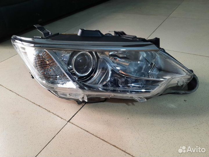 Фара передняя Toyota Camry V55 2015