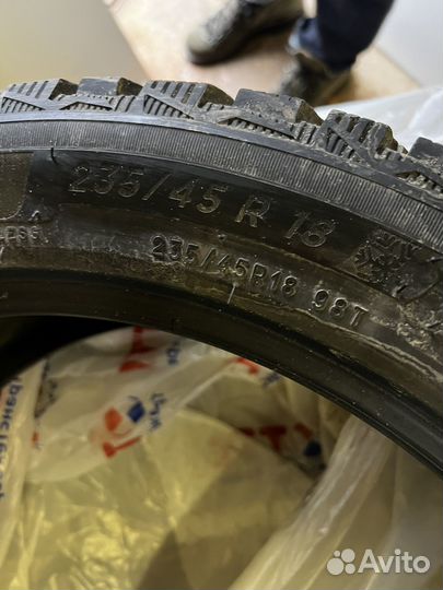 Michelin X-Ice North 4 235/45 R18 98