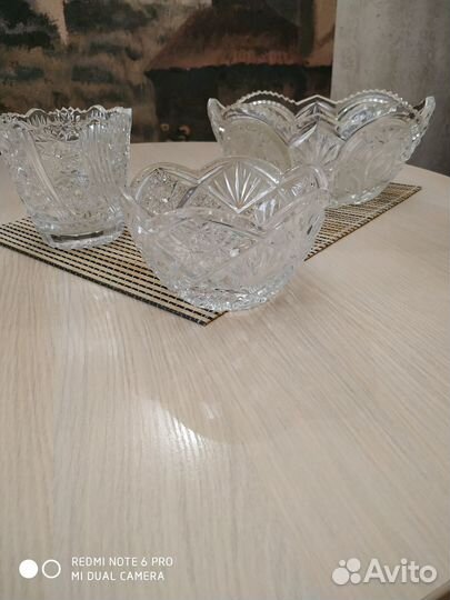 Хрустальные: ладья, вазочка и салатница