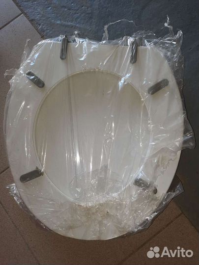 Крышка на унитаз новая