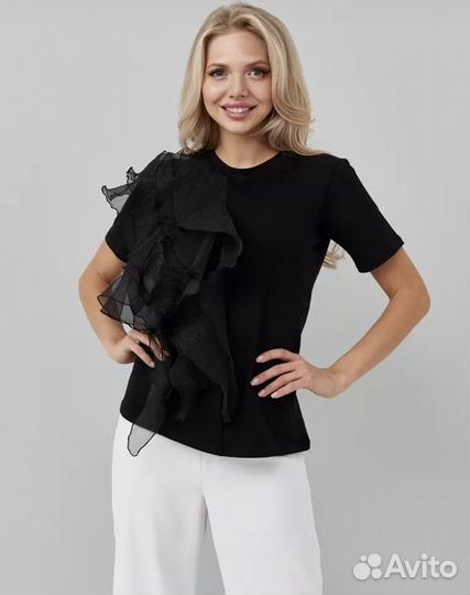 Футболка с воланом чёрная