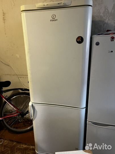 Холодильник indesit