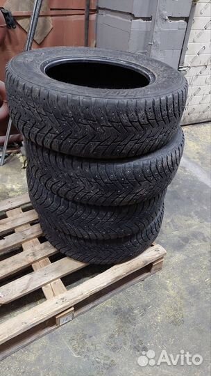 Nokian Tyres Hakkapeliitta 8 SUV 215/70 R16 100T