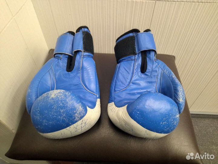 Боксерские перчатки 10 oz