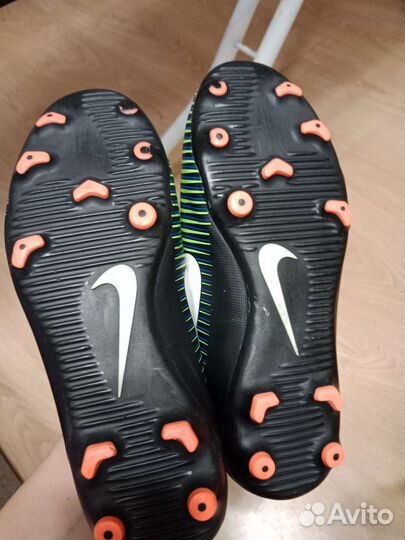 Футбольные бутсы nike