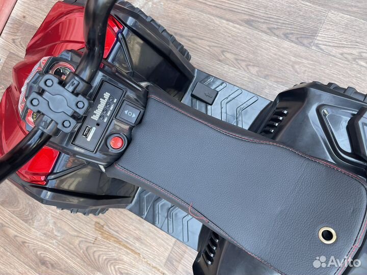 Детский квадроцикл на аккумуляторе