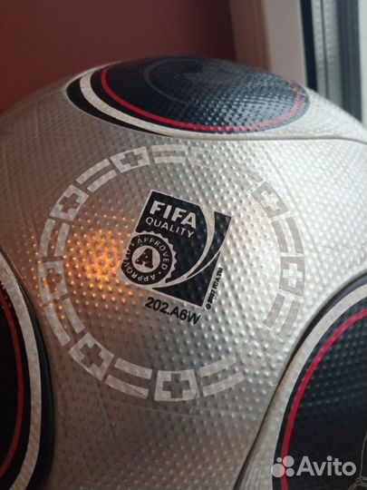 Футбольный мяч adidas