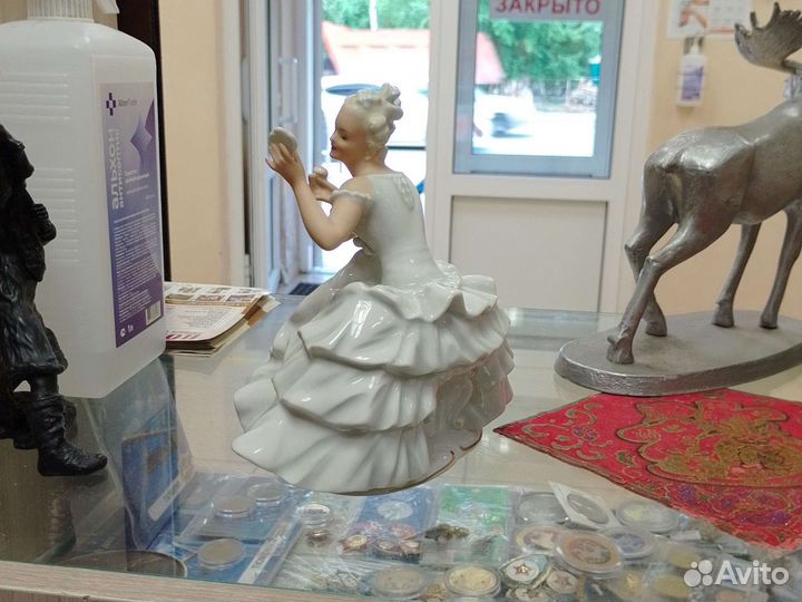 Фарфоровые статуэтки германия Балерина с зеркалом