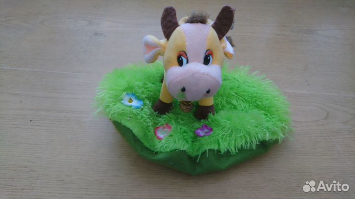 Игрушка мягкая бычок на лугу
