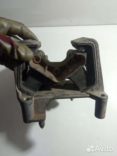 Кронштейн кпп Opel Vectra B 90497583