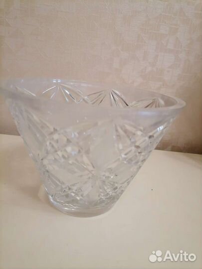 Хрустальная ваза и рог