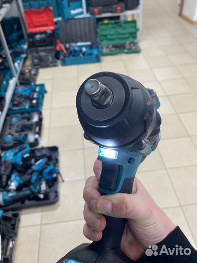 Гайковерт аккумуляторный Makita 700нм