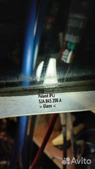 Заднее правое стекло рапид