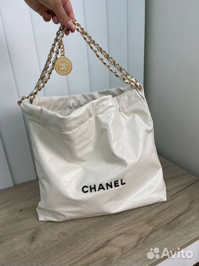 Сумка Chanel 22 Shiny Calfskin Gold White