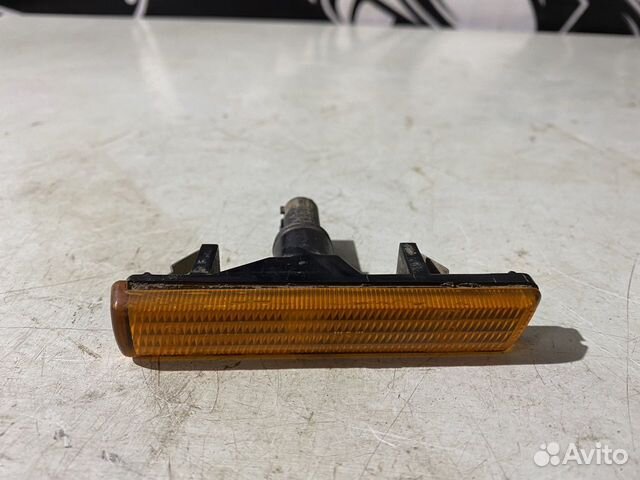 Поворотник в крыло правый BMW 7 series E38