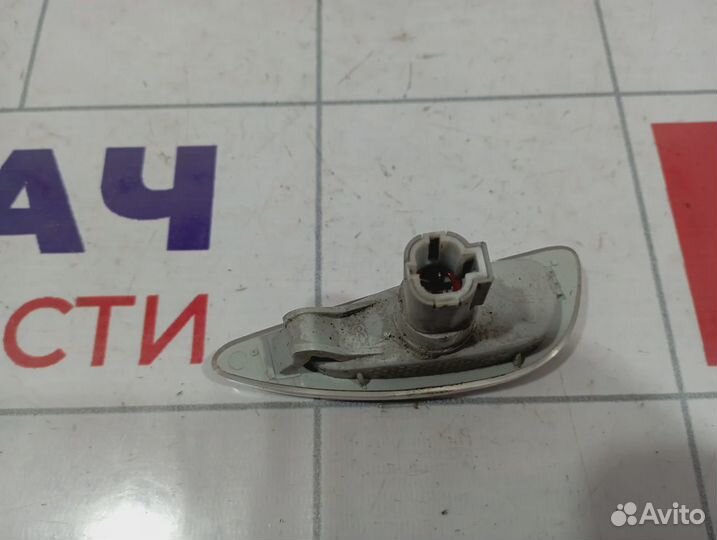 Повторитель на крыло правый Hyundai Solaris 92304-1R000