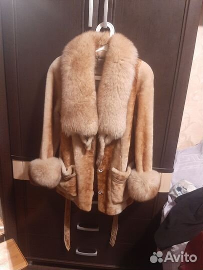Шуба мутоновая с лисьим воротником 44р