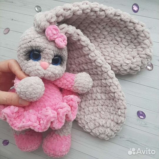 Плюшевая зайка. Вязаные игрушки