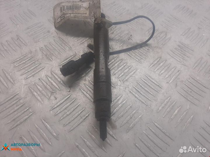 Форсунка Volkswagen Passat B3 1996 028130201S