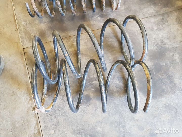 Пружина Mitsubishi lancer 9