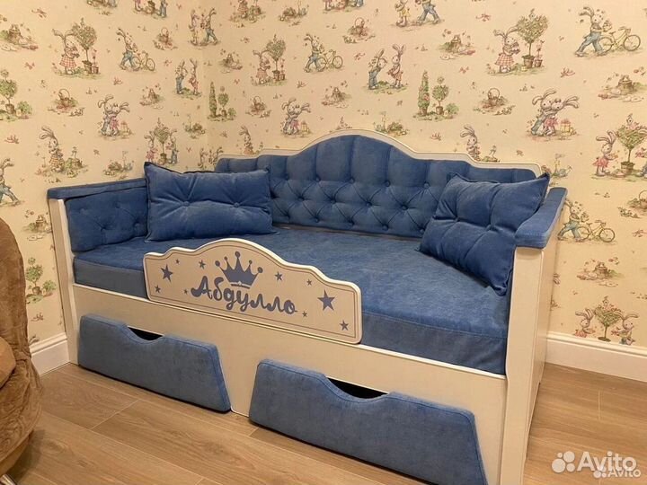 Кровать детская с каретной стяжкой обивка велюр