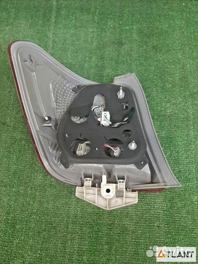 Фонарь задний правый toyota axio