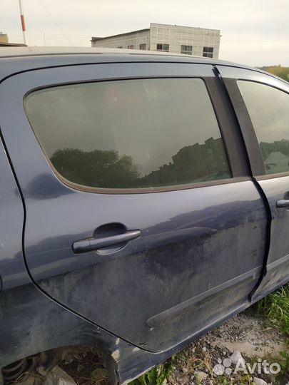 Правая задняя дверь пежо 308 темно-синяя