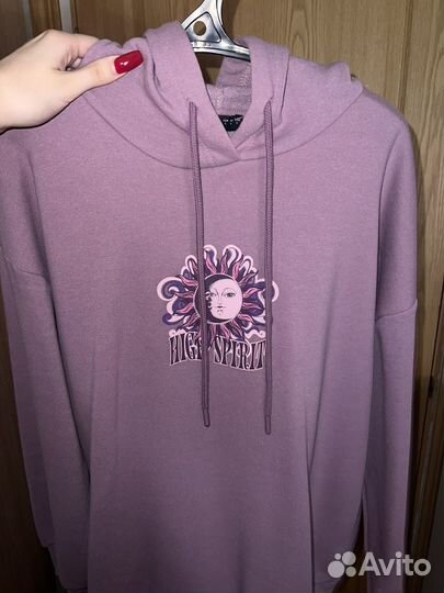 Худи с капюшоном и интересным рисунком