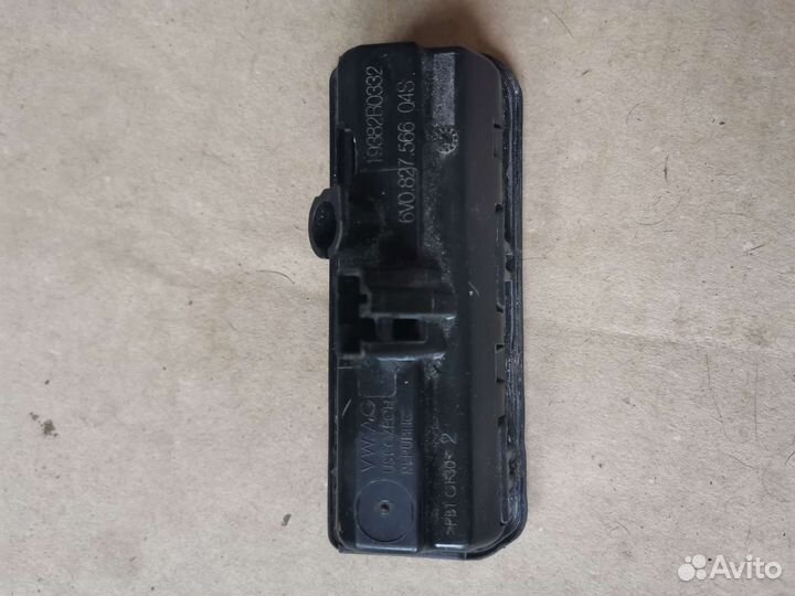 Продам кнопку крышки багажника skoda rapid