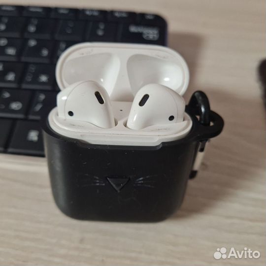 Беспроводные наушники apple airpods