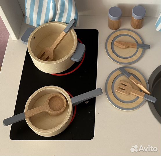 Детская деревянная кухня посуда
