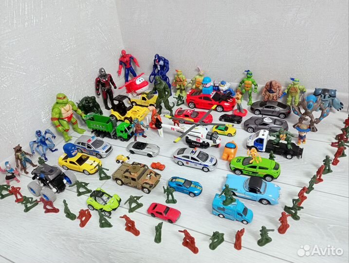Детские игрушки машины и роботы