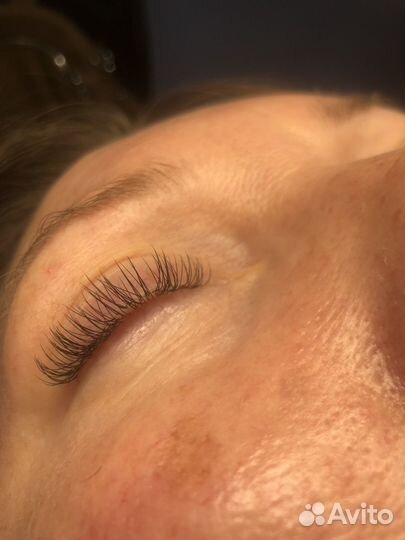 Модель на наращивание ресниц
