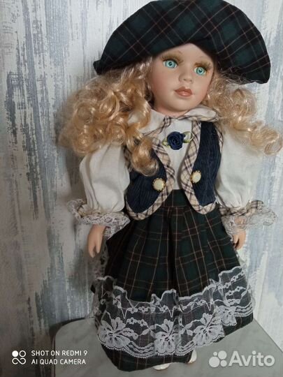 Кукла фарфоровая