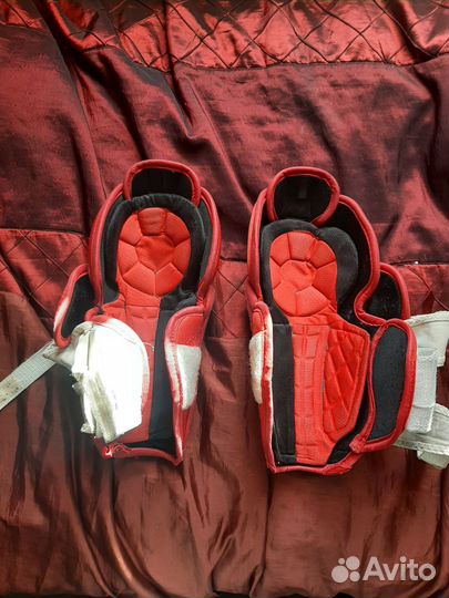 Щитки хоккейные бауер 10