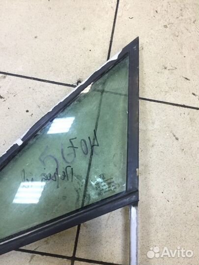 Форточка двери передняя левая Peugeot 407