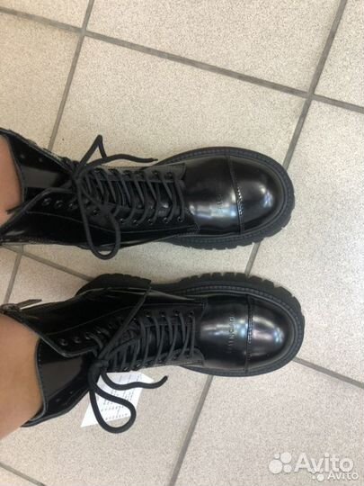 Продам ботинки