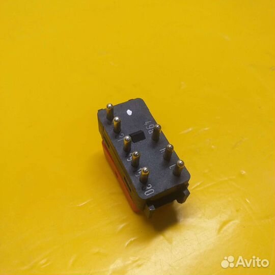 Кнопка аварийной остановки Mercedes Benz w124