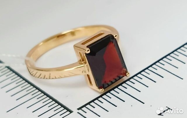 Золотое кольцо с камнем 17р