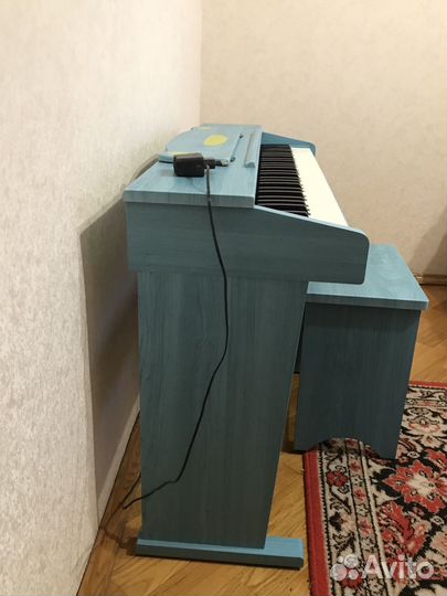 Цифровое пианино на 61 клавишу