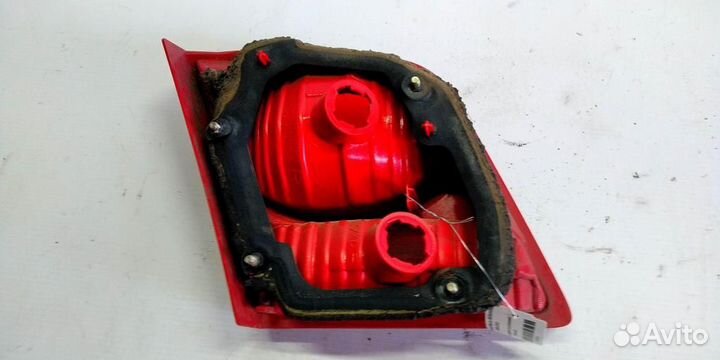 Фонарь задний внутренний правый Mazda Millenia 00
