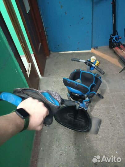 Детский велосипед с ручкой