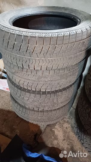 Bridgestone Blizzak DM-V1 215/55 R17