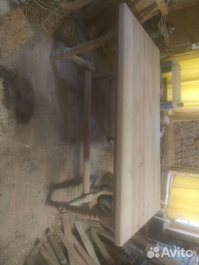 Дубовый обеденный стол