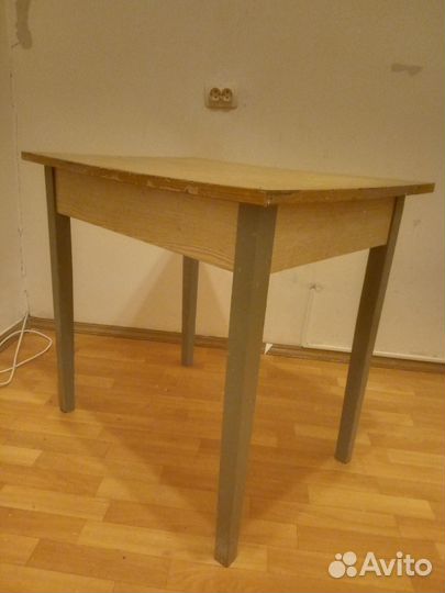 Кухонный стол